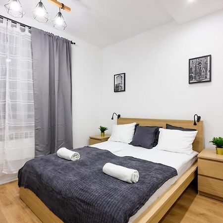 Cracow Rent Apartments - Spacious Apartments For 2-7 People In Quiet Area - Kolberga Street Nr 3 - 10 Min To Main Square By Foot Краков Экстерьер фото
