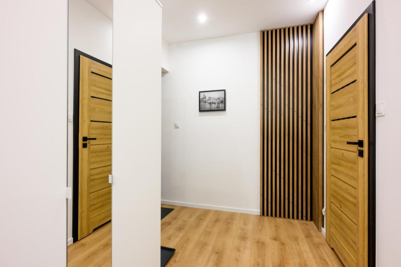 Cracow Rent Apartments - Spacious Apartments For 2-7 People In Quiet Area - Kolberga Street Nr 3 - 10 Min To Main Square By Foot Краков Экстерьер фото