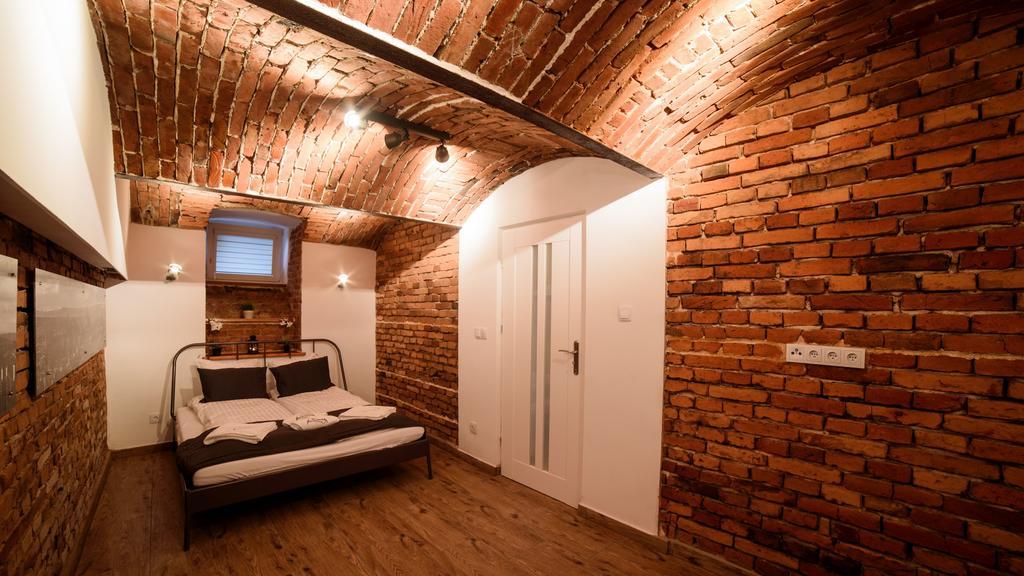 Cracow Rent Apartments - Spacious Apartments For 2-7 People In Quiet Area - Kolberga Street Nr 3 - 10 Min To Main Square By Foot Краков Экстерьер фото