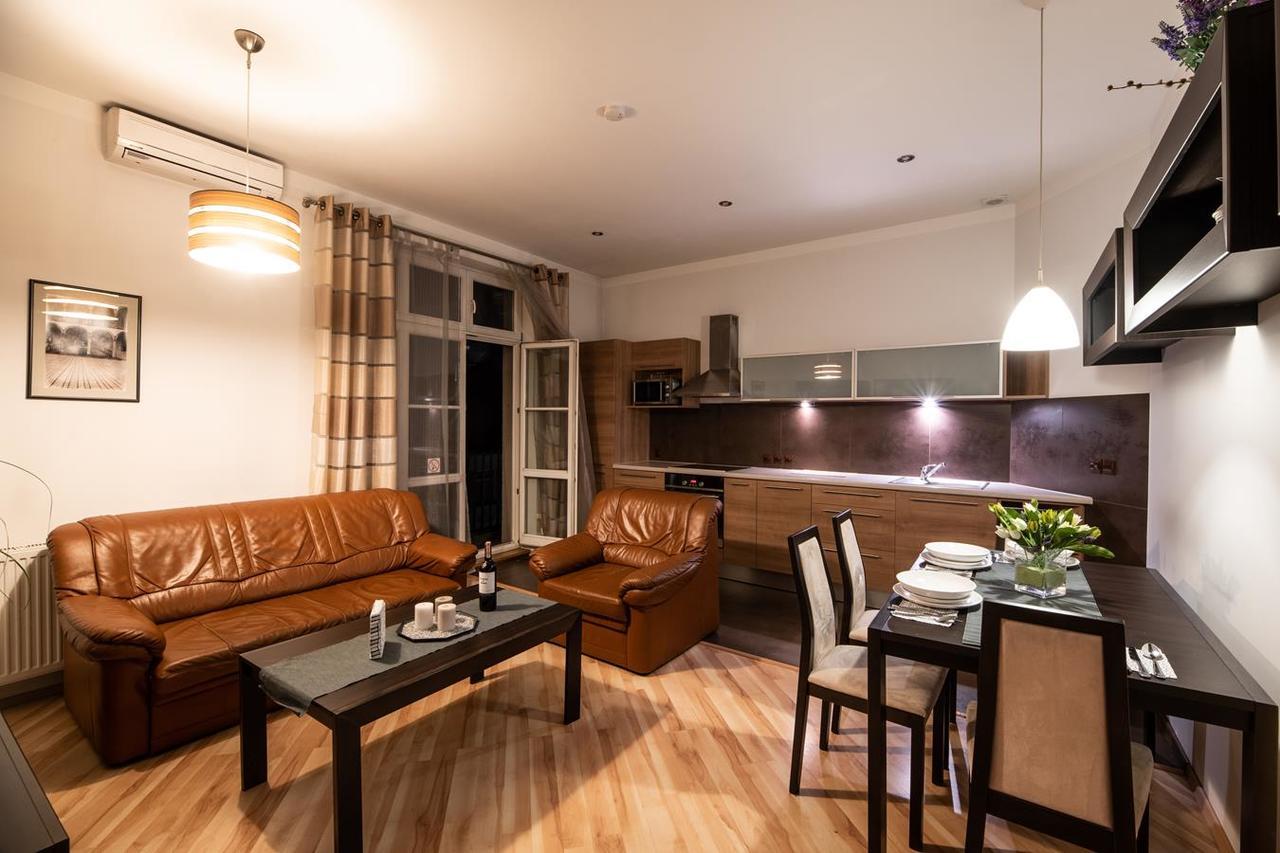 Cracow Rent Apartments - Spacious Apartments For 2-7 People In Quiet Area - Kolberga Street Nr 3 - 10 Min To Main Square By Foot Краков Экстерьер фото