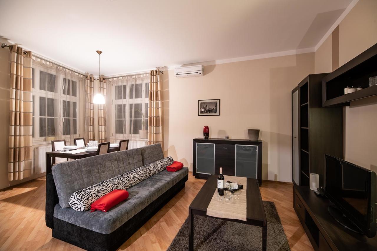 Cracow Rent Apartments - Spacious Apartments For 2-7 People In Quiet Area - Kolberga Street Nr 3 - 10 Min To Main Square By Foot Краков Экстерьер фото