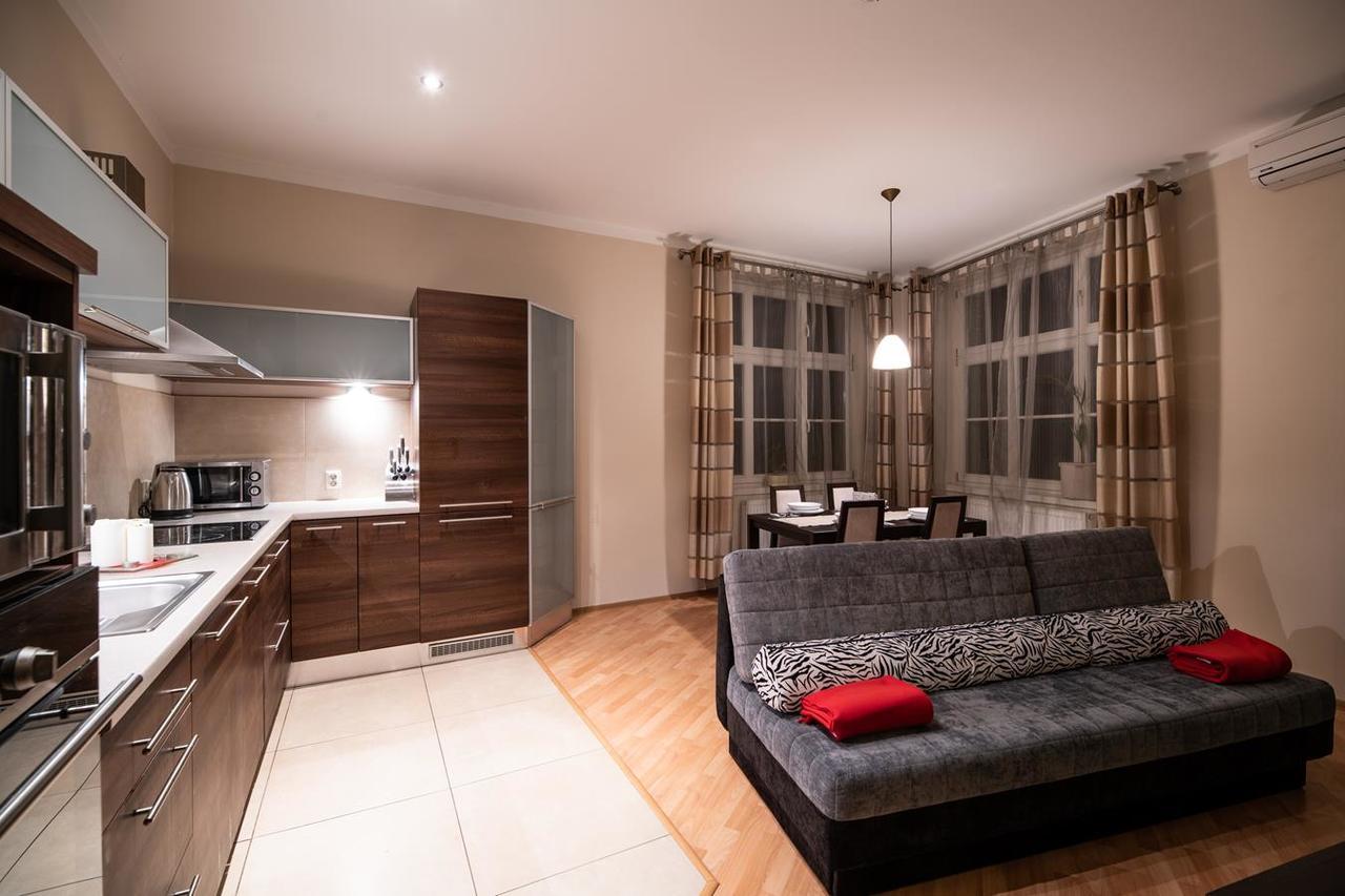 Cracow Rent Apartments - Spacious Apartments For 2-7 People In Quiet Area - Kolberga Street Nr 3 - 10 Min To Main Square By Foot Краков Экстерьер фото