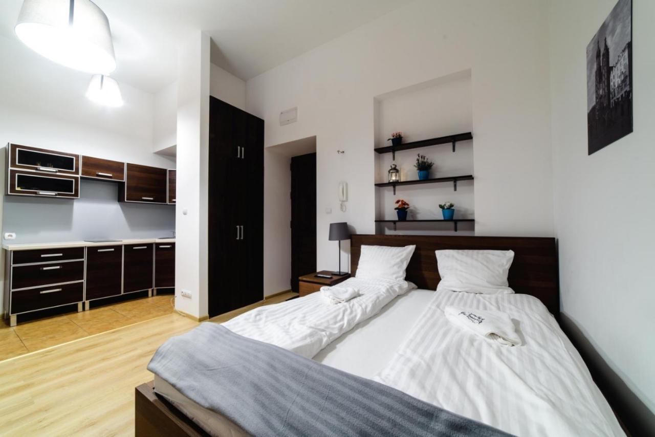 Cracow Rent Apartments - Spacious Apartments For 2-7 People In Quiet Area - Kolberga Street Nr 3 - 10 Min To Main Square By Foot Краков Экстерьер фото