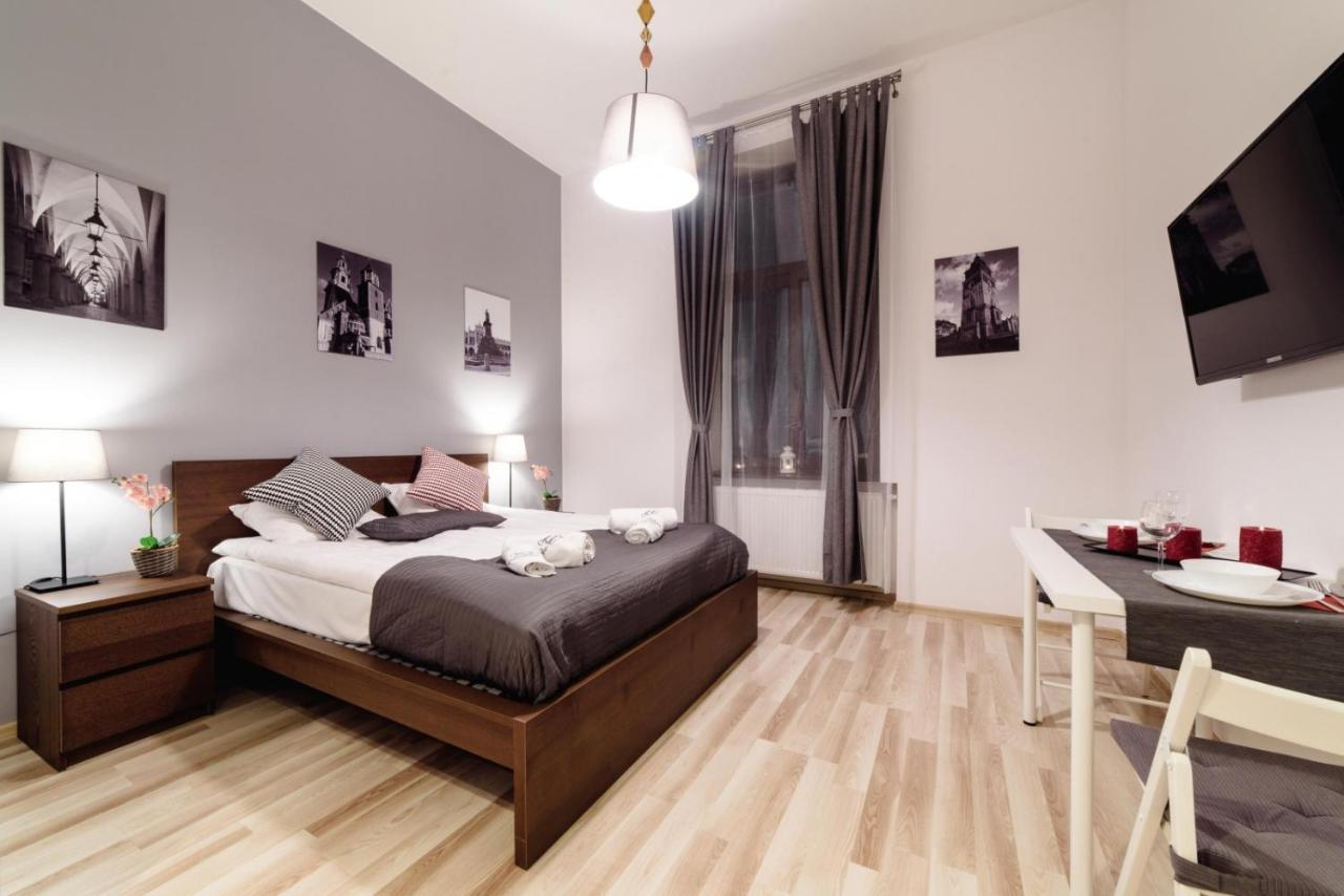 Cracow Rent Apartments - Spacious Apartments For 2-7 People In Quiet Area - Kolberga Street Nr 3 - 10 Min To Main Square By Foot Краков Экстерьер фото